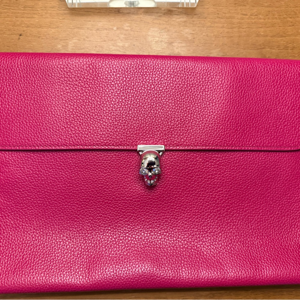 Alexander McQueen - Elegant Pink Leather Envelope Clutch